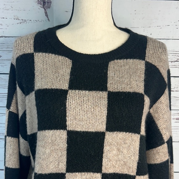 Vince Camuto Black and Tan Checkered Sweater - Picture 2 of 7